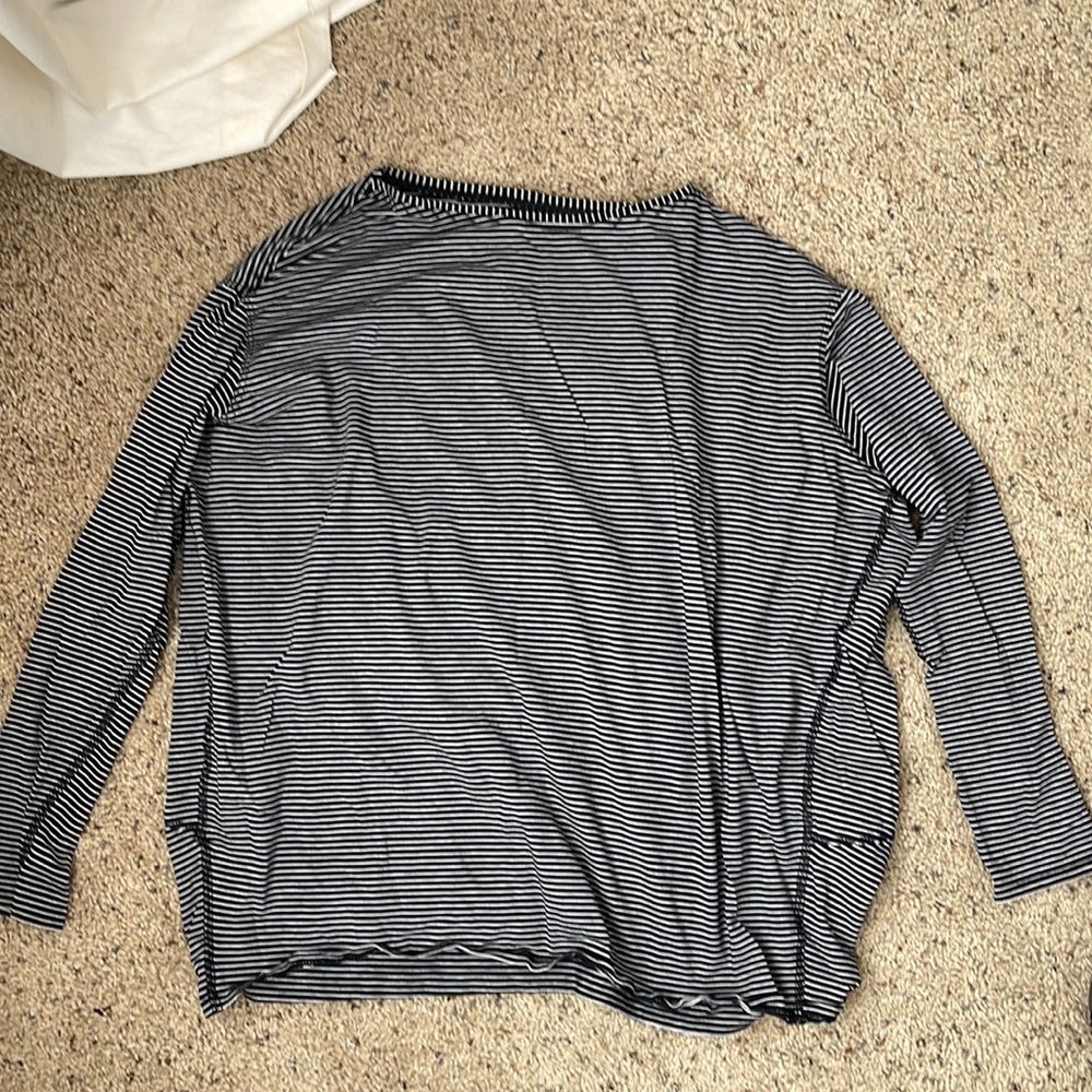 Lululemon back in action long sleeve tee size 6